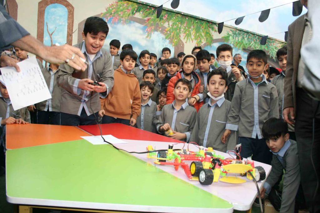 رباتیک-دبستان-روزبه-قم